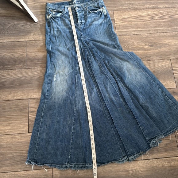 Perfectly distressed 7 for all mankind denim skirt with a train - Picture 15 of 16